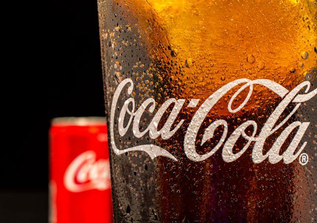 可乐摇完为啥会喷?不是气体变多而是“藏不住了”——深圳蔬菜配送公司为您科普