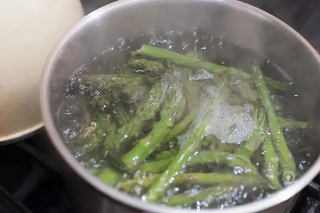 生鲜焯水越久越干净？错！有的焯水反而毁营养，深圳蔬菜配送公司为您科普