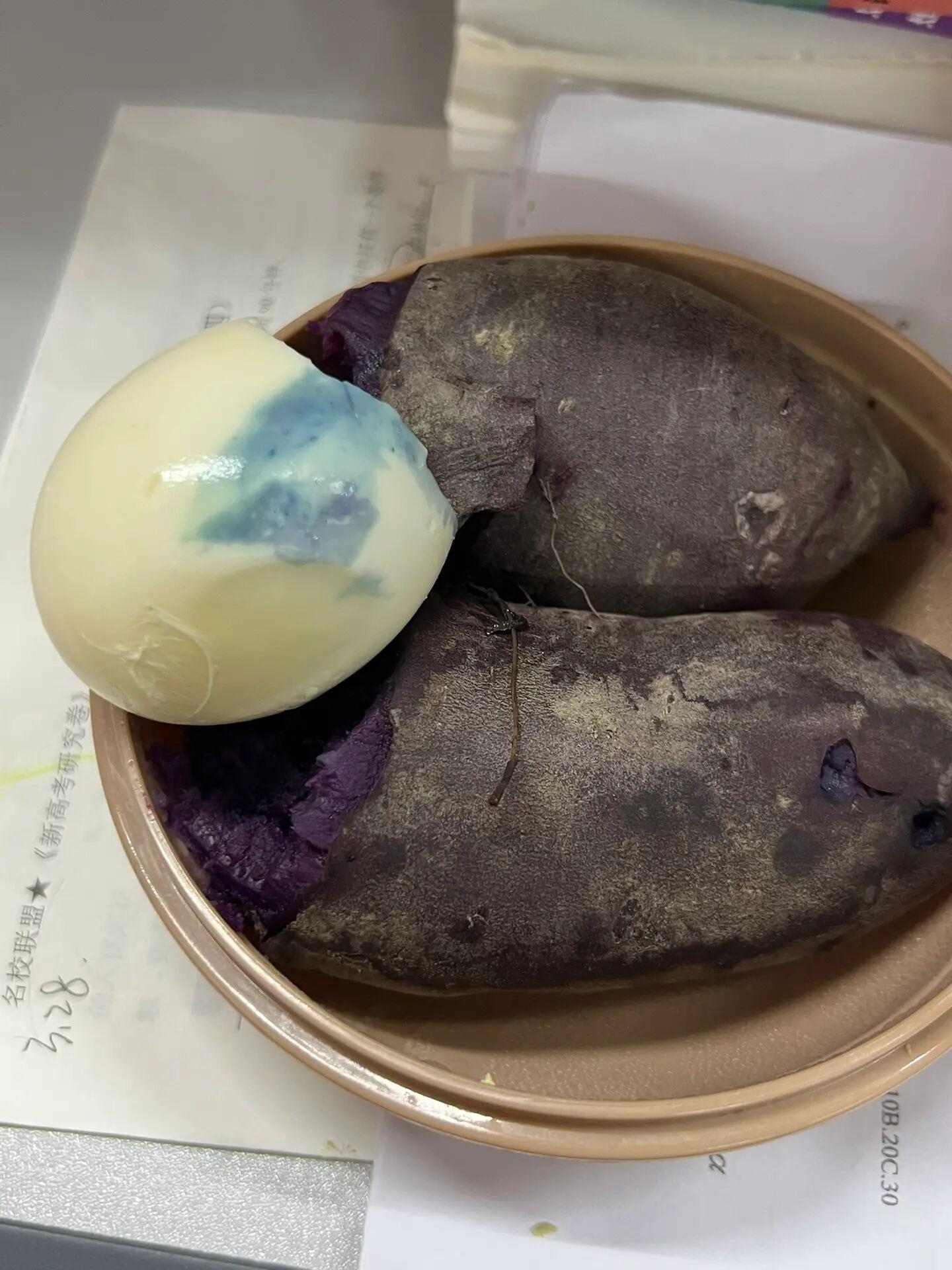 为什么碰到紫薯，鸡蛋会变蓝？