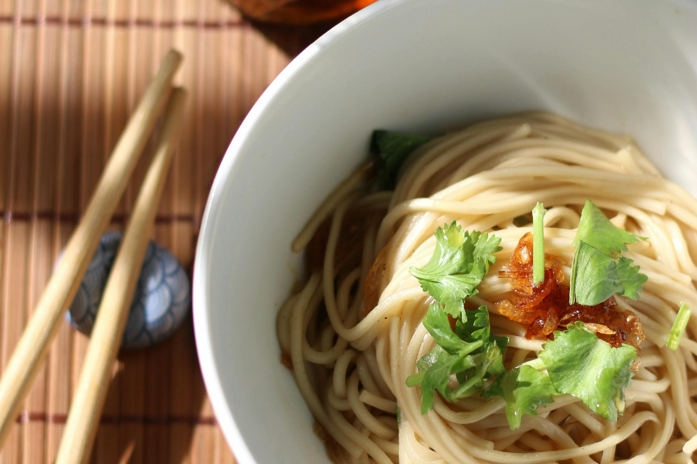 碱面与普通面条除了颜色，到底有什么不同？